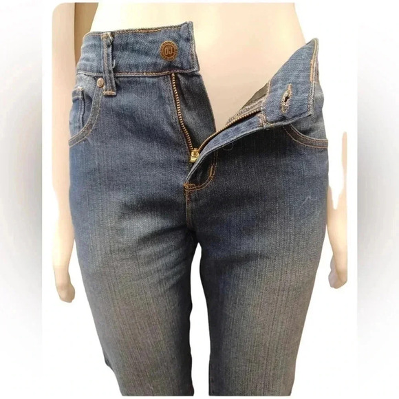 Bench Overhauled  Medium Wash High Rise Straight Leg Jeans Size 31 - Picture 5 of 10